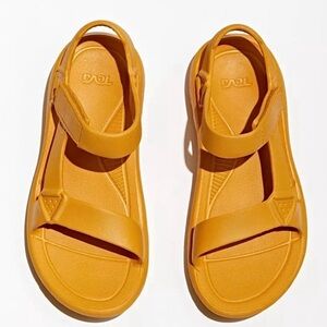 Teva Hurricane Drift Sandals Waterproof Sunflower Sandals Women’s Size 5